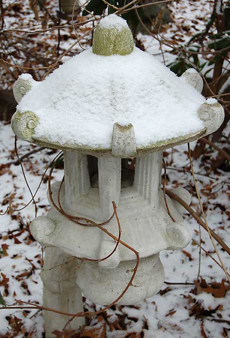 firstsnowstonelantern120708