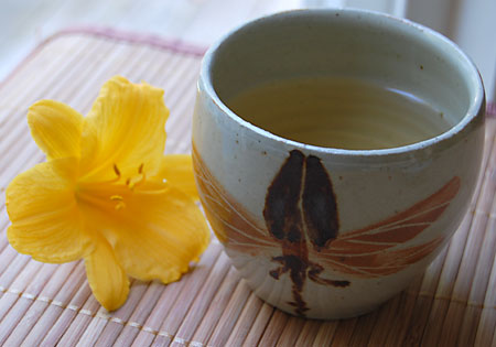 OkaytiWhiteTeacup071109