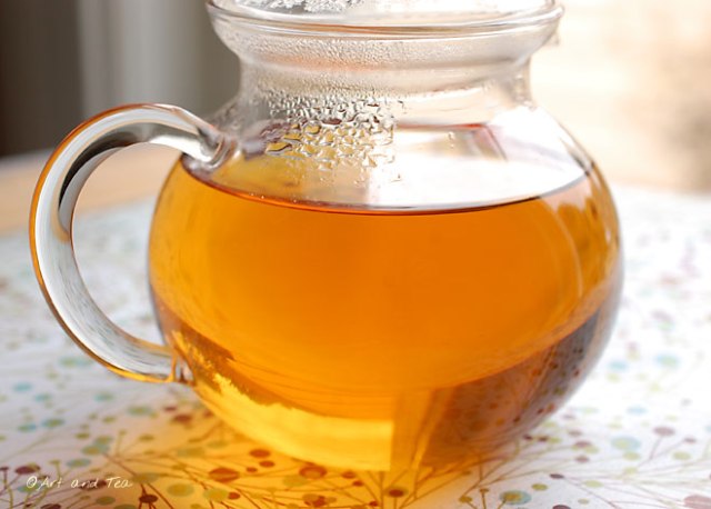 Oolong Extra Fancy in Teapot 08-31-1
